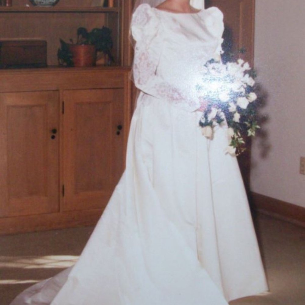 Vintage CHRISTOS Long Sleeve Peau de Soie Wedding Dress Gown VRY 12